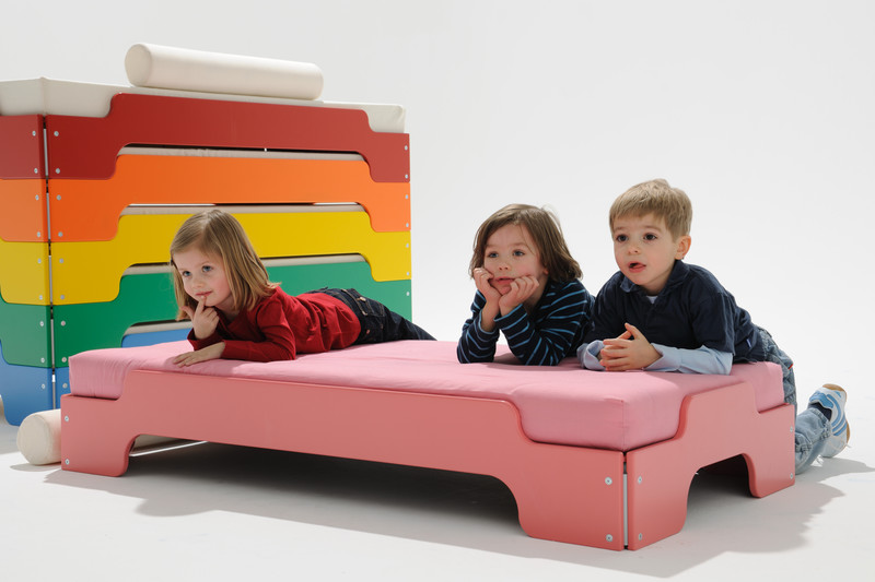 Muellerwerkstaetten_stapelliege_kinder